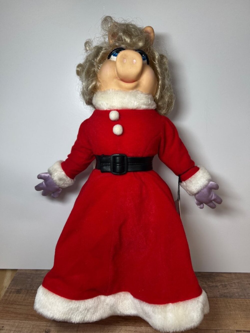Jim Hensons Muppets Miss Piggy Christmas Doll By Presents 1990 Red Velvet